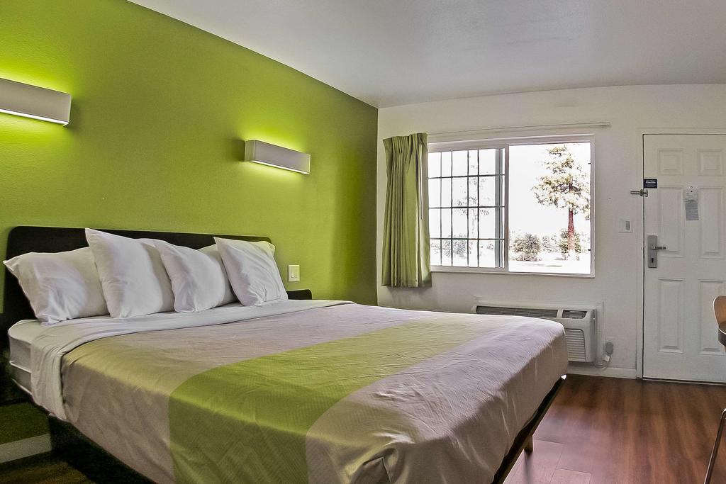Hotel 6-visalia, Ca 2*